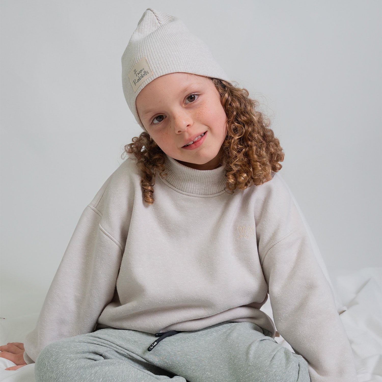 Sudadera Oversize Cuello Alto Silver Moon